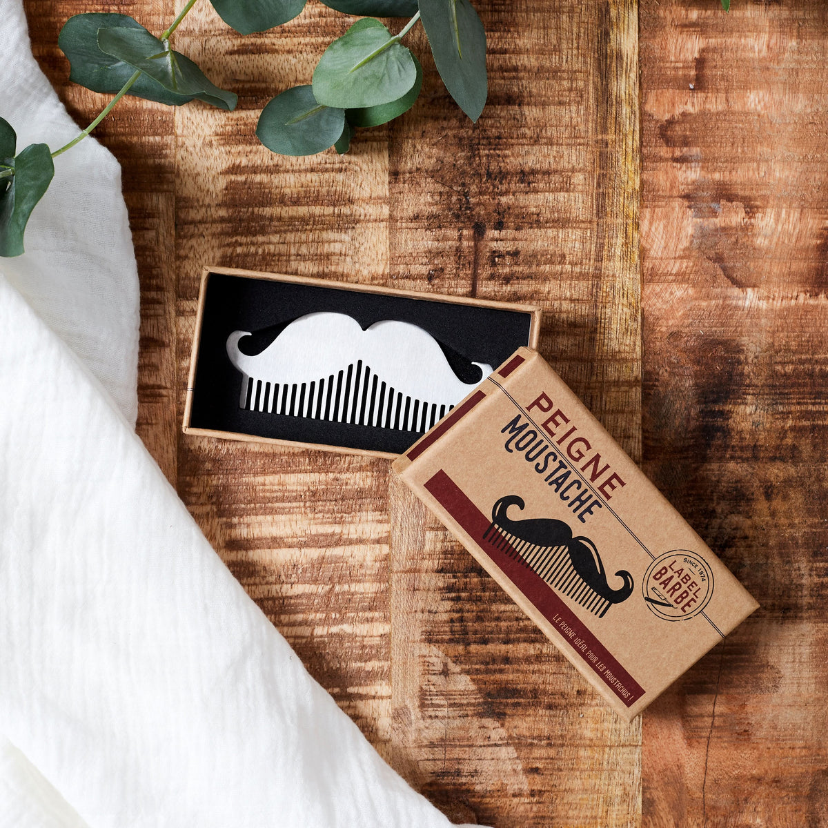 PEIGNE MOUSTACHE