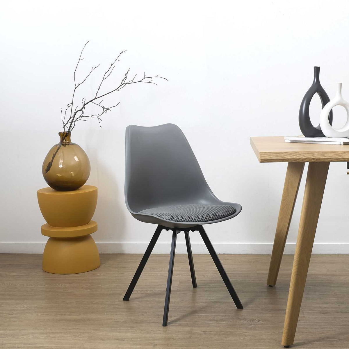 CHAISE AVEC COUSSIN ATOME GRIS
