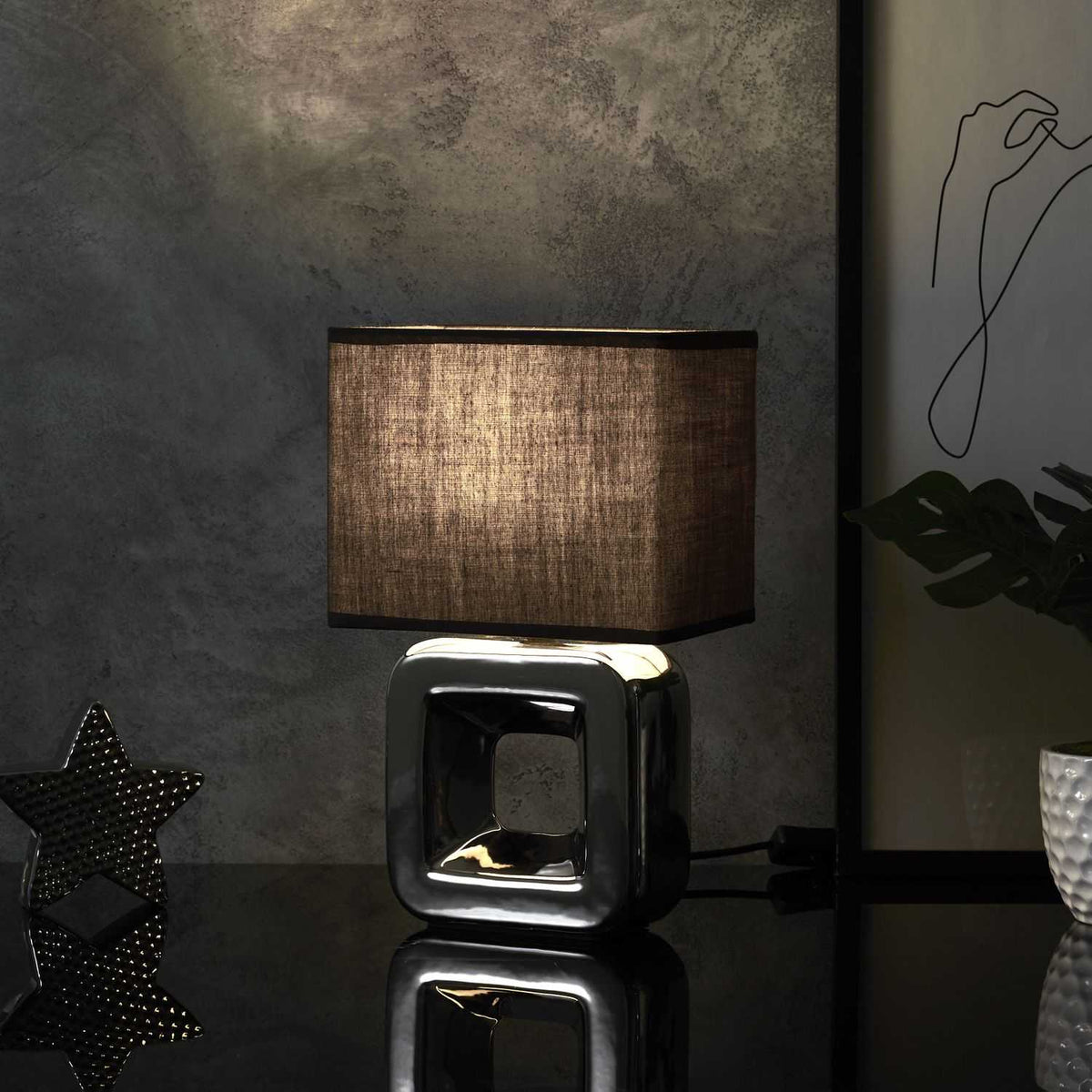 LAMPE CERAMIQUE FINITION CHROMEE H32.5CM