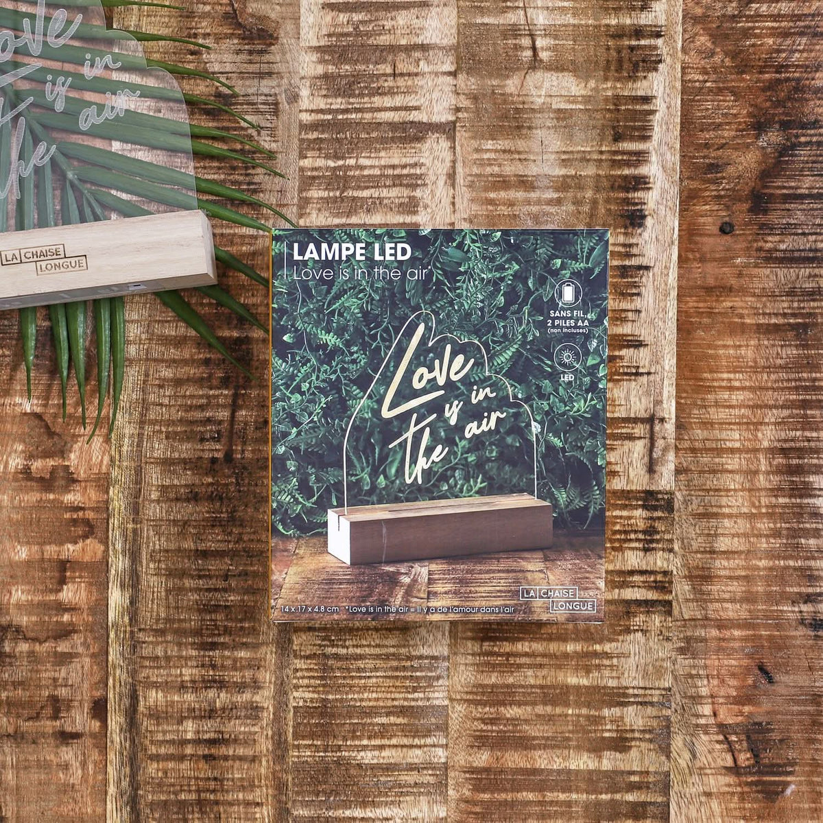 LAMPE LED LOVE IS IN THE AIR