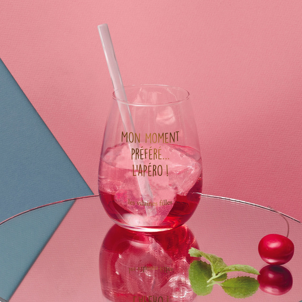 VERRE A COCKTAIL AVEC PAILLE