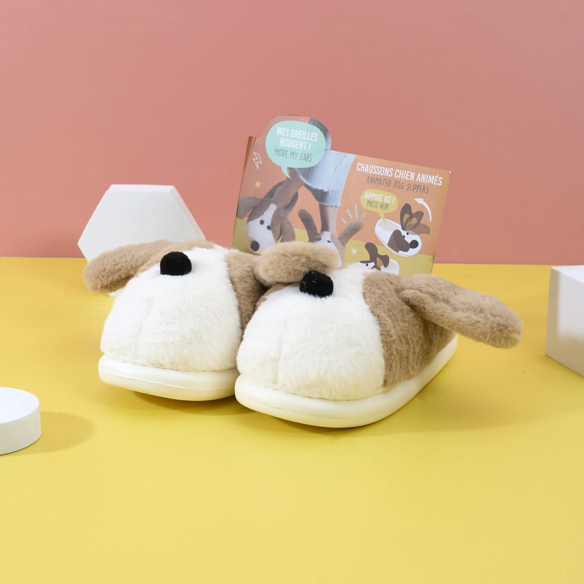 CHAUSSONS CHIEN OREILLES QUI BOUGENT
