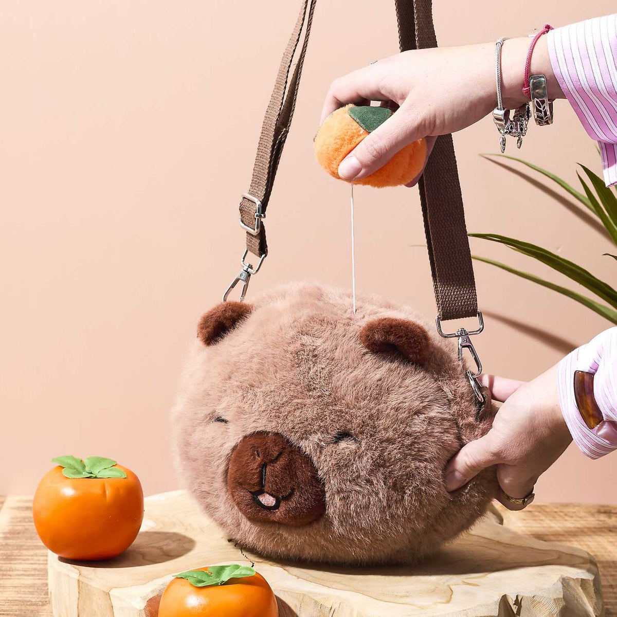 SAC PELUCHE CAPYBARA VIBRANT