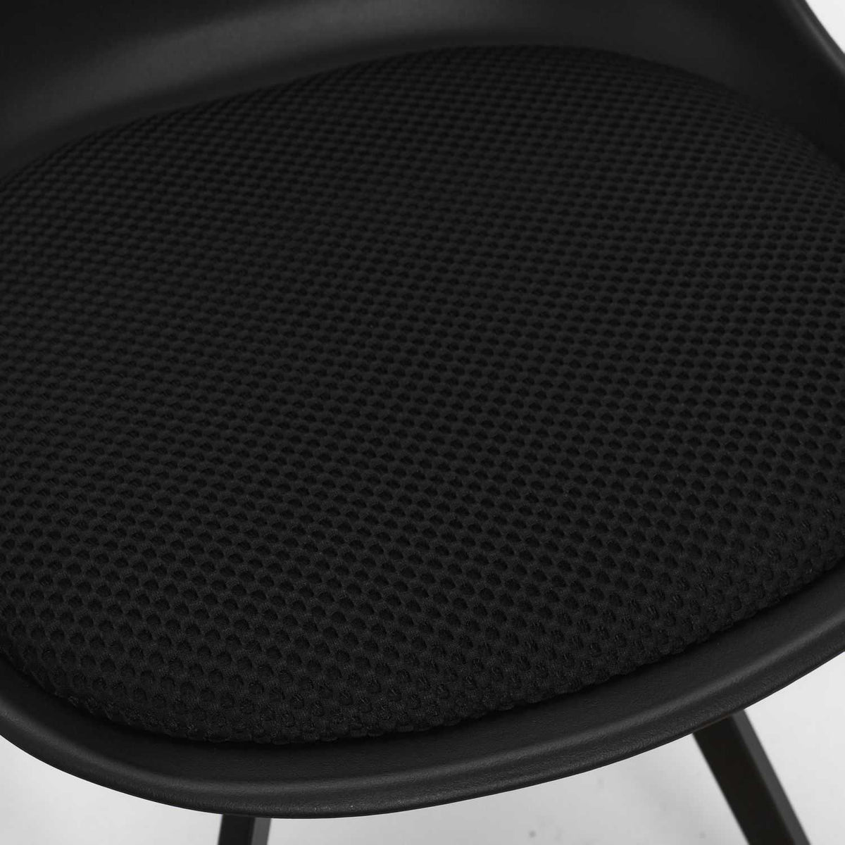 CHAISE AVEC COUSSIN ATOME NOIR