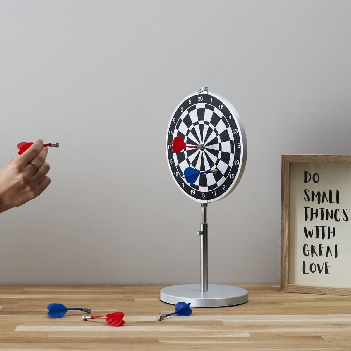 JEU DE FLECHETTES MAGNETIQUES DE BUREAU